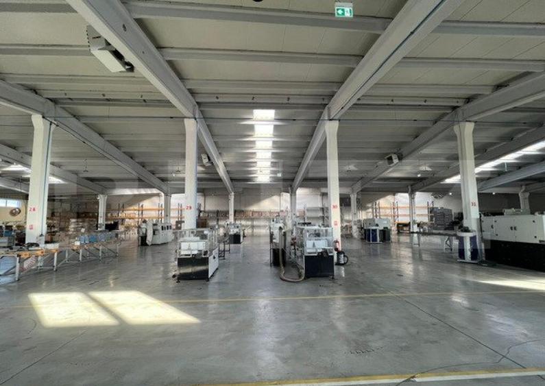 Hala cu acces facil, 2 incaperi, 2500 mp, zona Bulevardul Mu - 26