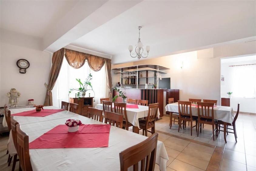 RECO Pensiune 32  camere, 1 Mai - 10