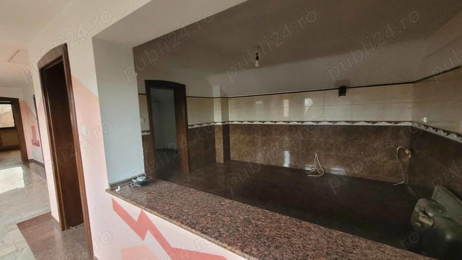 Imobil cu 3 case:C1 -3 nivele;C2-2nivele;C4-1 nivel;C3;C5;Piscina;Foisor - 20