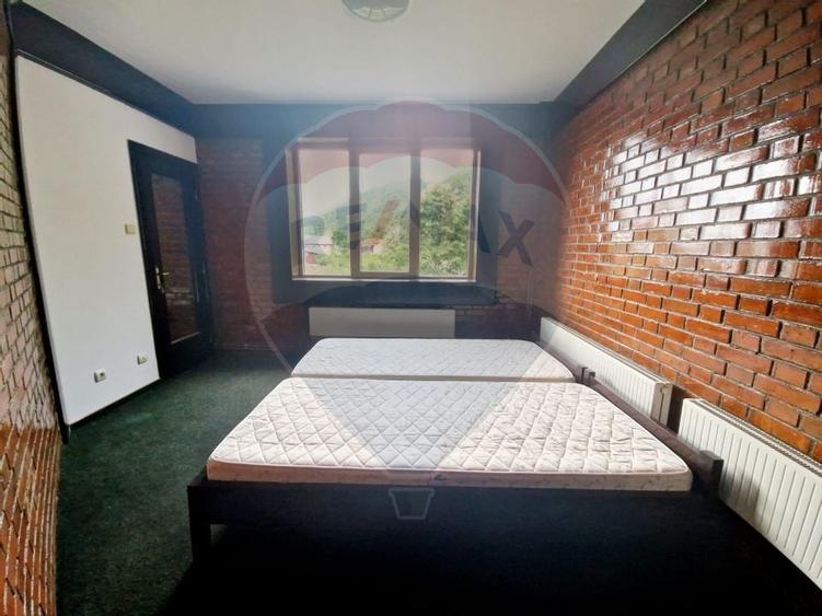 Pensiune Eselnita / 16 camere / Teren - 1448 mp / Ponton - 20