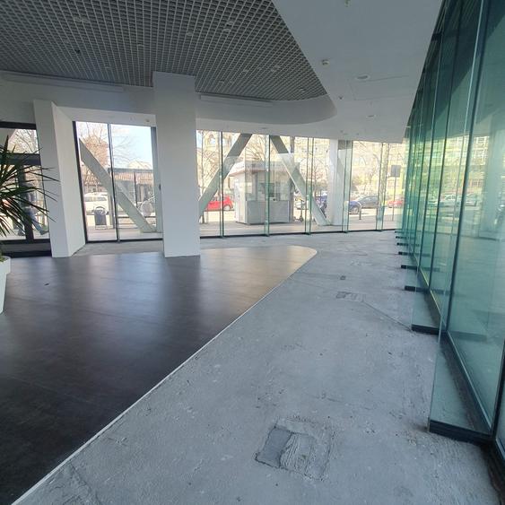 Spatiu comercial la parter cladire de birouri clasa A - 1
