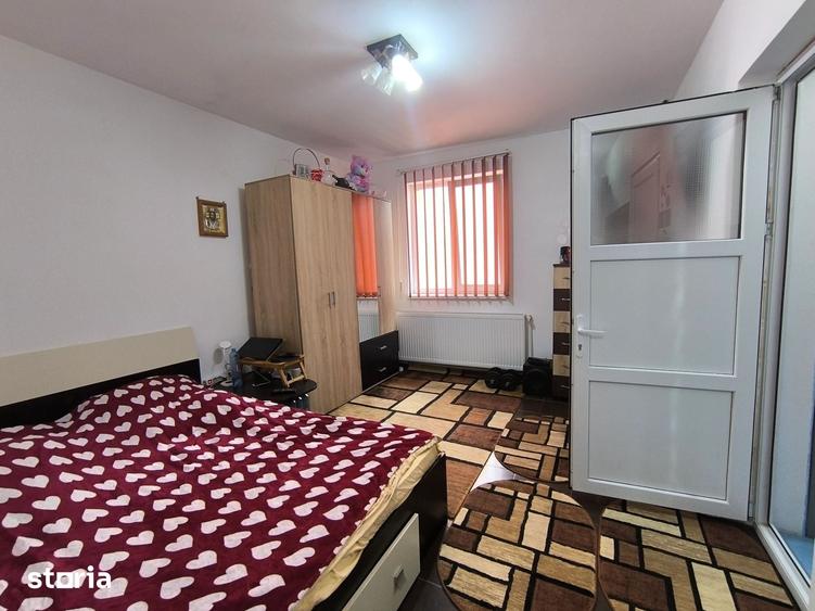 Casă cu 6 camere cu Teren 108 Mp în Tomis I