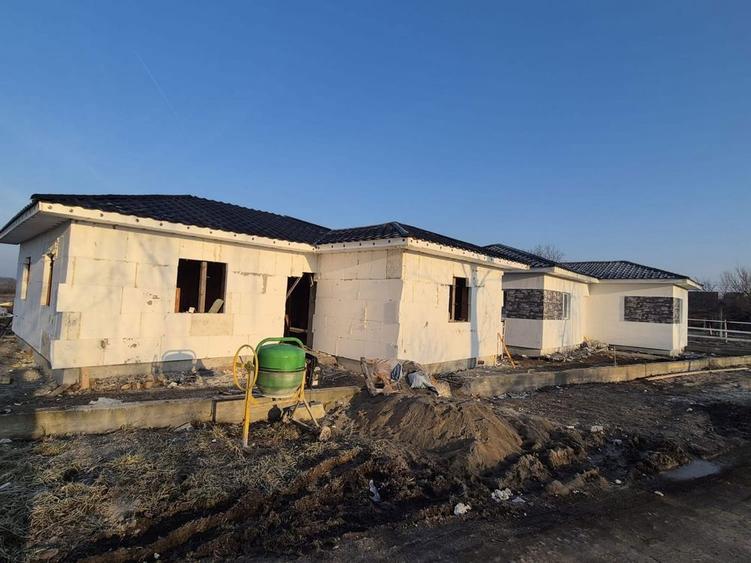 Ofer spre vanzare Case Noi Semifinisate in Madaras - 3