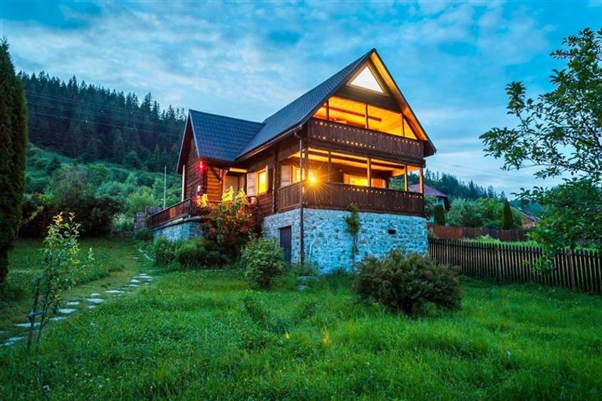 De vanzare casa de vacanta/locuit  in Lunca Bradului - 1