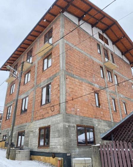 Pensiune la ro?u de vanzare, 18 camere, 726 mp, zona Vatra - 1