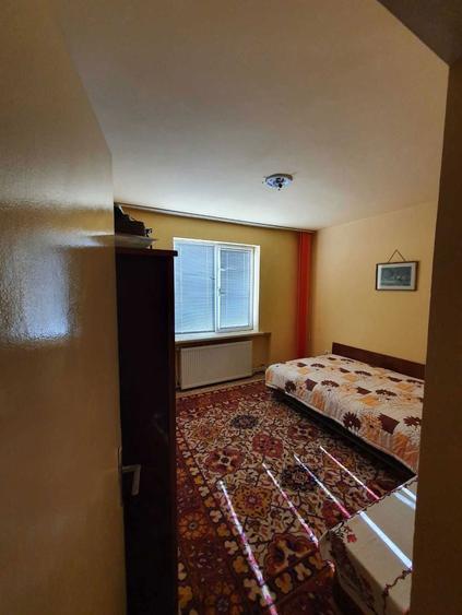 Vand apartament cu 3 camere, semidecomandat, situat ultracentral in Campulung Muscel (Strada Emilian Paveliu), imediat langa Tribunal. - 3