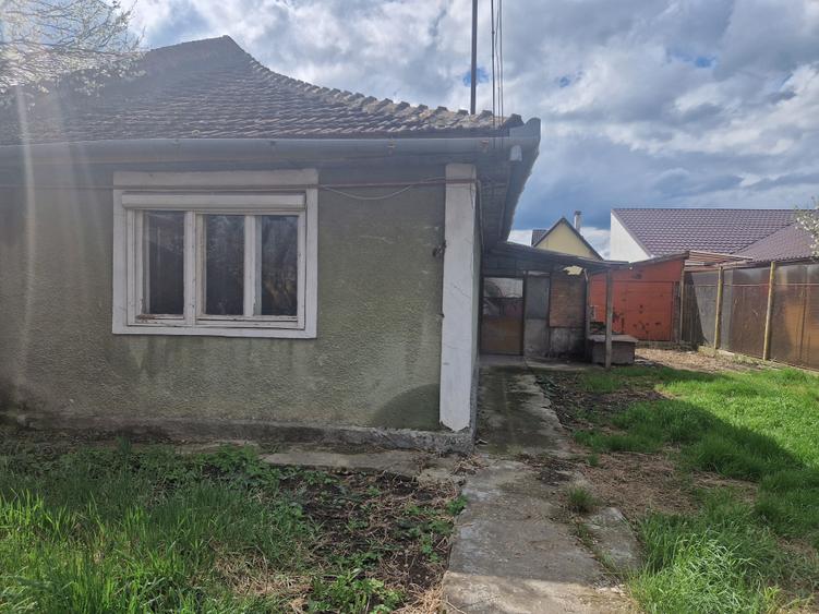 in frumoasa zona RONAT-la vanzare teren cu casa pentru renovare sau demolare - 9