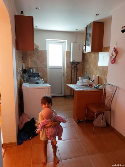 Apartament cu 3 camere semidecomandat în Brezoi