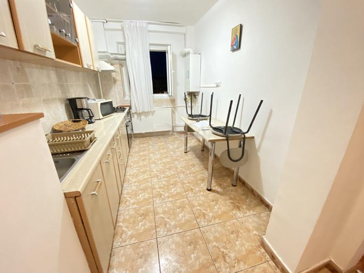 Apartament cu 2 camere semidecomandat, mobilat în Rahova