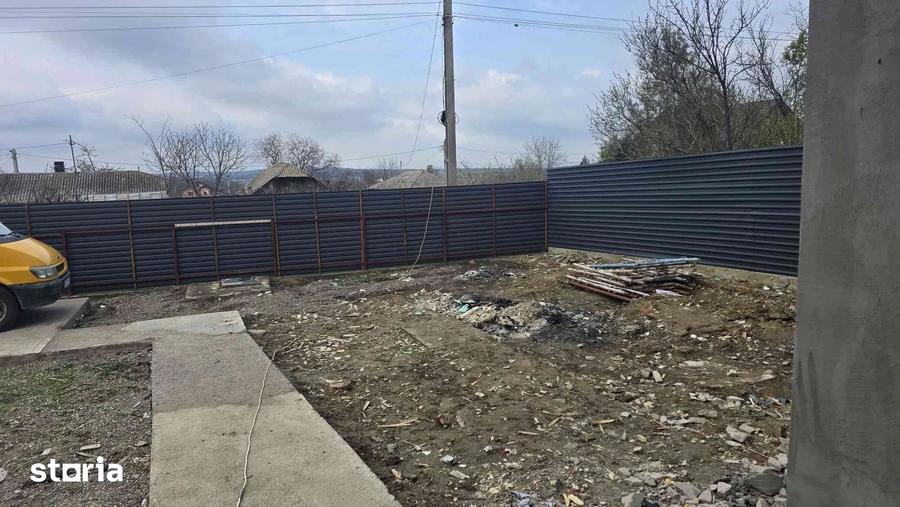 Casă cu 4 camere cu Teren 500 Mp în Horlești