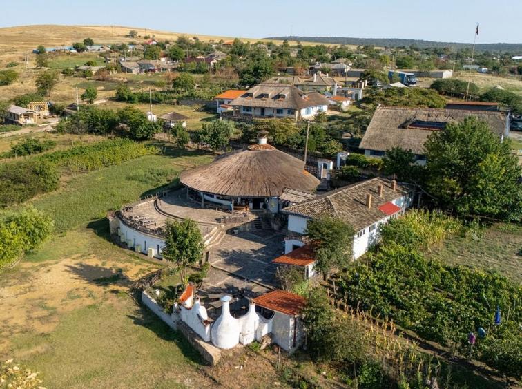 Complex turistic de vanzare in Enisala / Tulcea - 12