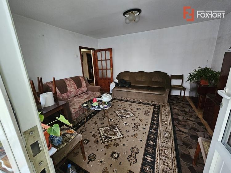 Apartament cu 3 camere, decomandat cu vedere pe 3 parti - zona Miorita - 1