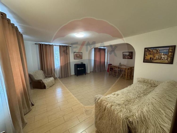 Casă / Vilă cu 6 camere de vânzare în zona Darmanesti - 1