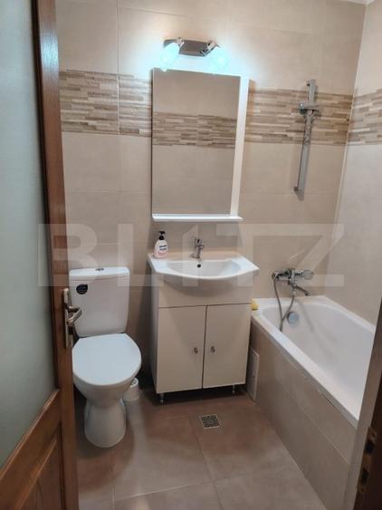 Apartament de vanzare, cu 2 camere, 60 mp, zona 1 Decembrie - 8