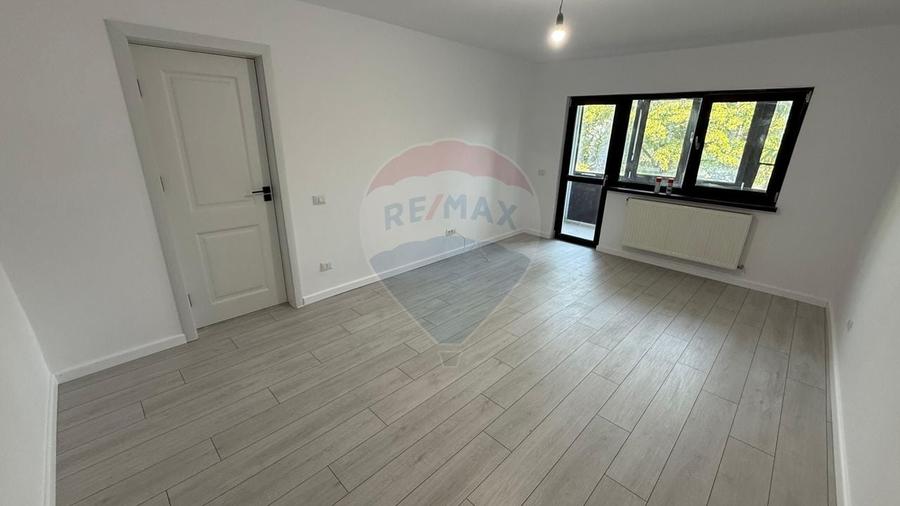 Apartament cu 3 camere decomandat în Sud