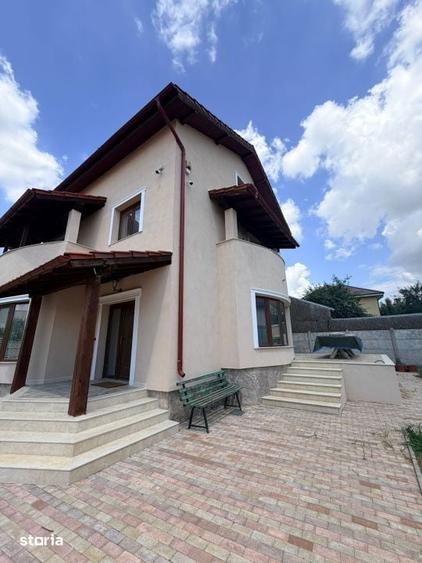 Casă cu 6 camere cu Teren 600 Mp în Bordei