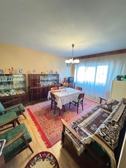 Etaj 2 - 4 camere decomandat - doua bai - doua balcoane - Dacia - 4