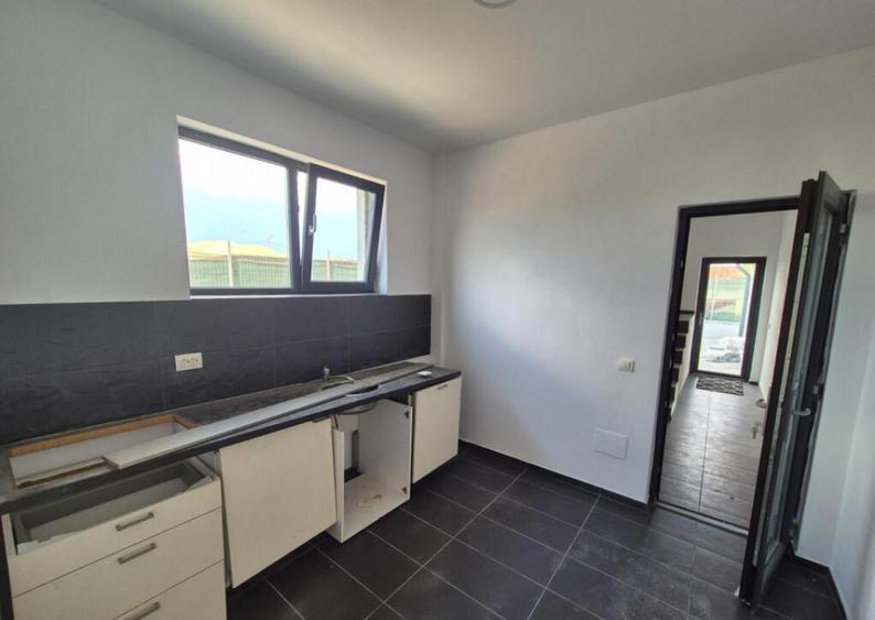 Inchiriere cladire P+1+M *vad intens* -zona RAR-Tg. Jiu - 1