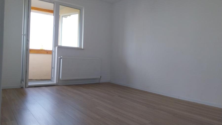 Particular vând apartament cu  două camere - 4