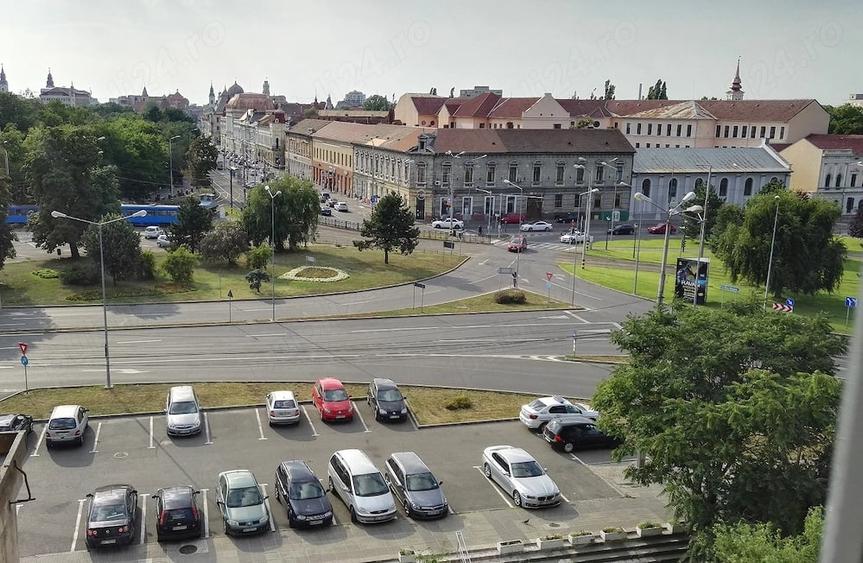 Apartament cu 3 camere decomandat în Ultracentral