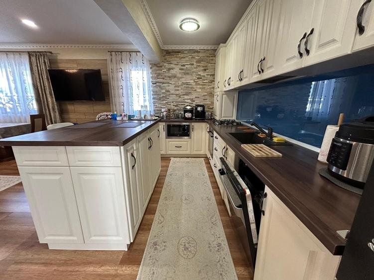 Apartament cu 3 camere semidecomandat în Iris