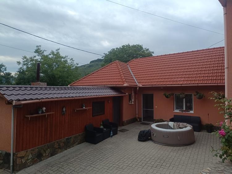 Casă individuală cu 5 camere cu Teren 1500 Mp în Văleni (Meteș)
