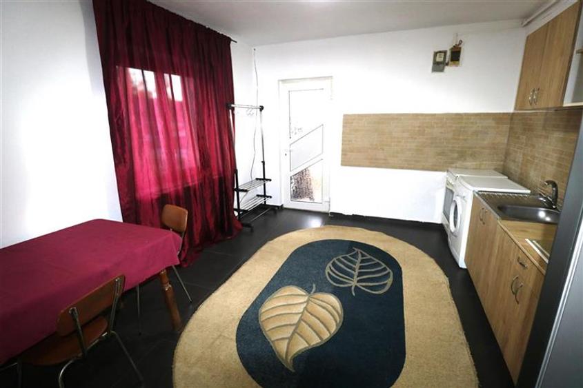 Garsonieră decomandată în Lunei