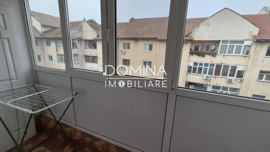 Apartament cu 3 camere semidecomandat, mobilat în Central