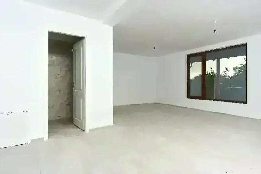 Casă cu Teren 440 Mp în Chiscani