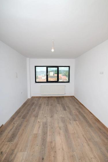 Apartament cu 3 camere decomandat în Ostroveni