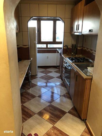 Apartament cu 3 camere decomandat, mobilat în Titan