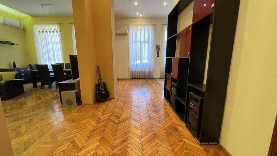 Apartament cu 4 camere decomandat, mobilat în Neptun