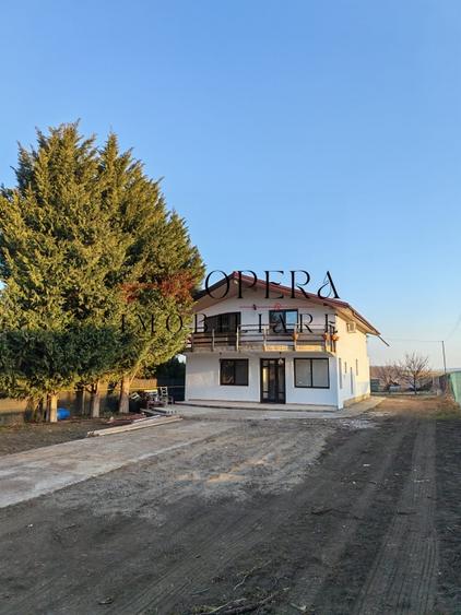 Casă individuală cu 6 camere cu Canalizare în Valea Ursului