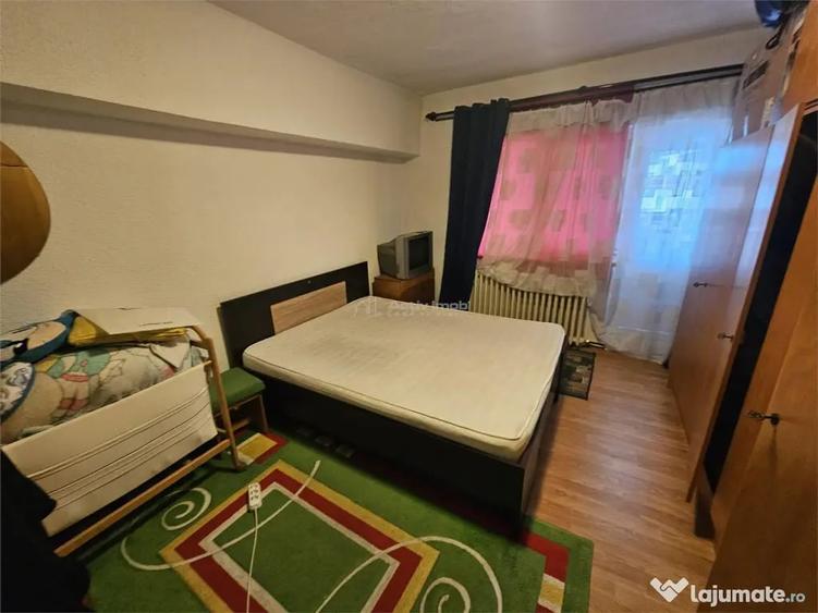 Apartament cu 3 camere decomandat în Ultracentral