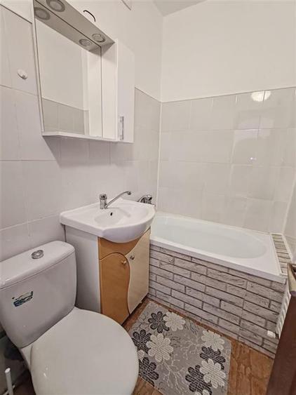 Apartament cu 2 camere semidecomandat în Florilor
