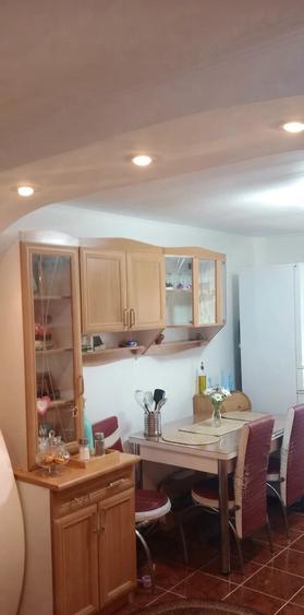 Apartament cu 3 camere decomandat în Steaua