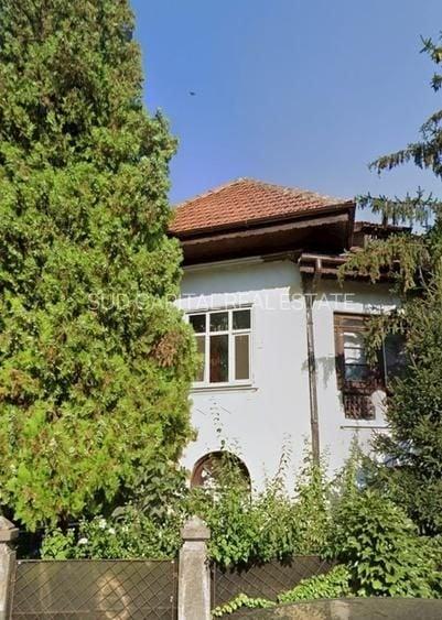 Casă individuală cu 4 camere cu Canalizare în Cotroceni