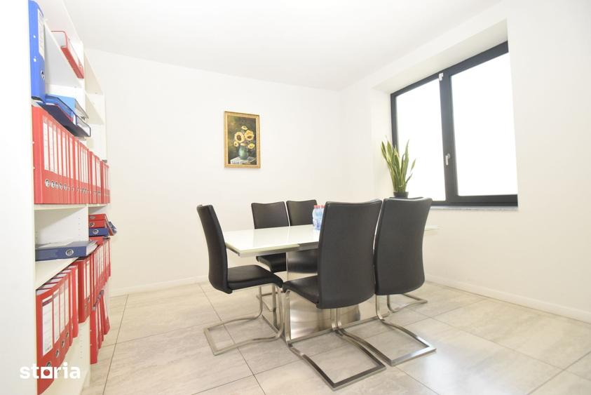 Casă cu 8 camere cu Teren 366 Mp în Calea București