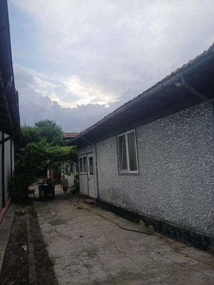 Casă de vînzare  - 3