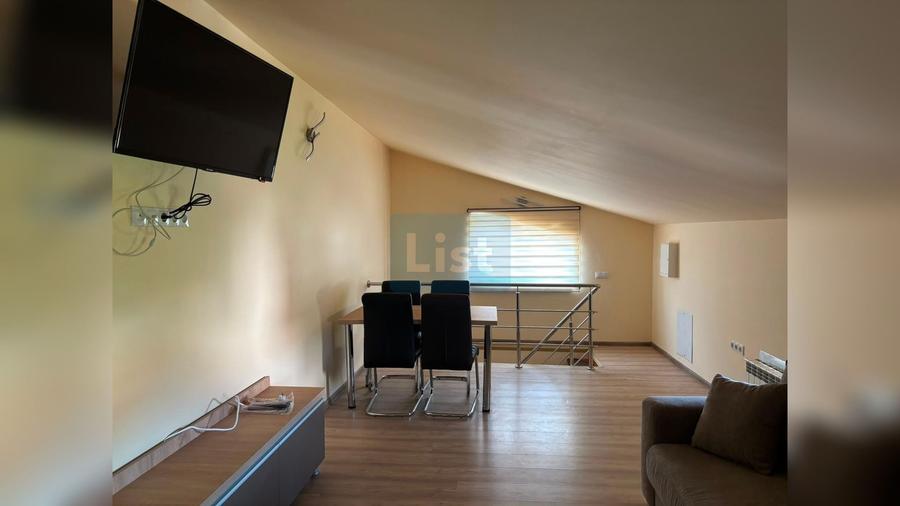 Casă cu 5 camere cu Teren 40 Mp în Central