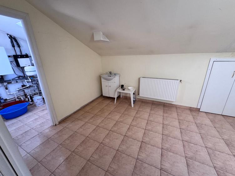 Casa deosebita sector 4 P+1+M. 6 cam.Util 418mp. Teren 1638mp - 45