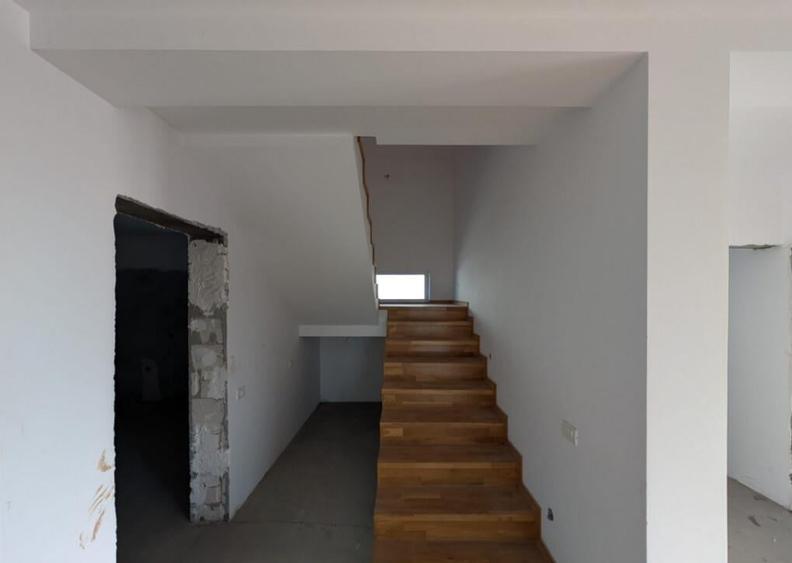 Casa Spa?ioasa cu 7 Camere, 242 mp Utili ?i 600 mp Teren - 12