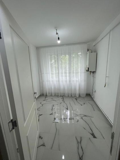 Vand apartament 3 camere complet renovat - 1