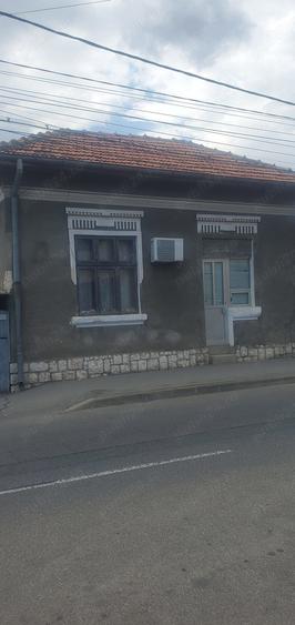 Casa amplasata pe un teren de 280mp cu potential comercial pe str Orly - 4