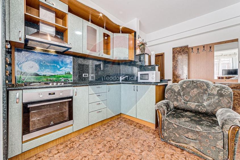 Apartament cu 3 camere de inchiriat in zona Boul Rosu