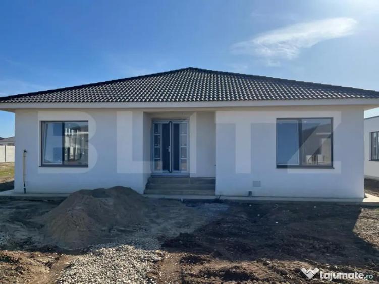 Casa individuala Santandrei cu gard imprejmuire din placi de - 1