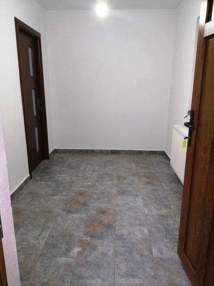 Inchiriez spatiu - 1