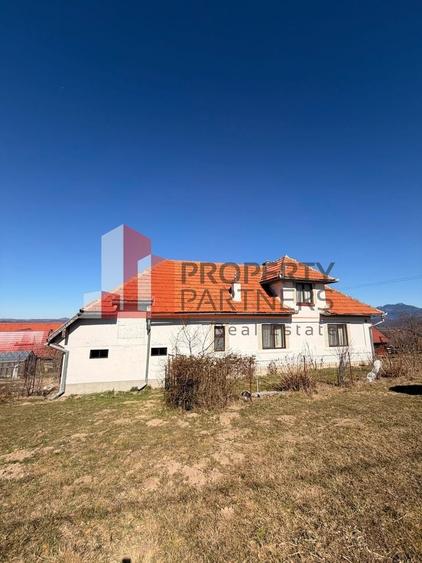 Casă tradițională cu 1800 mp teren  în Sohodol, Bran | Priveliște superba - 4