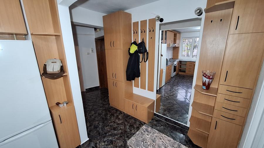 Chirie apartament 3 Camere situat in Micro 16 . Pe termen lung. 250 EURO - 9