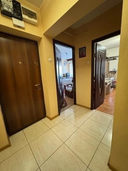 Etaj 2 - 4 camere decomandat - doua bai - doua balcoane - Dacia - 12